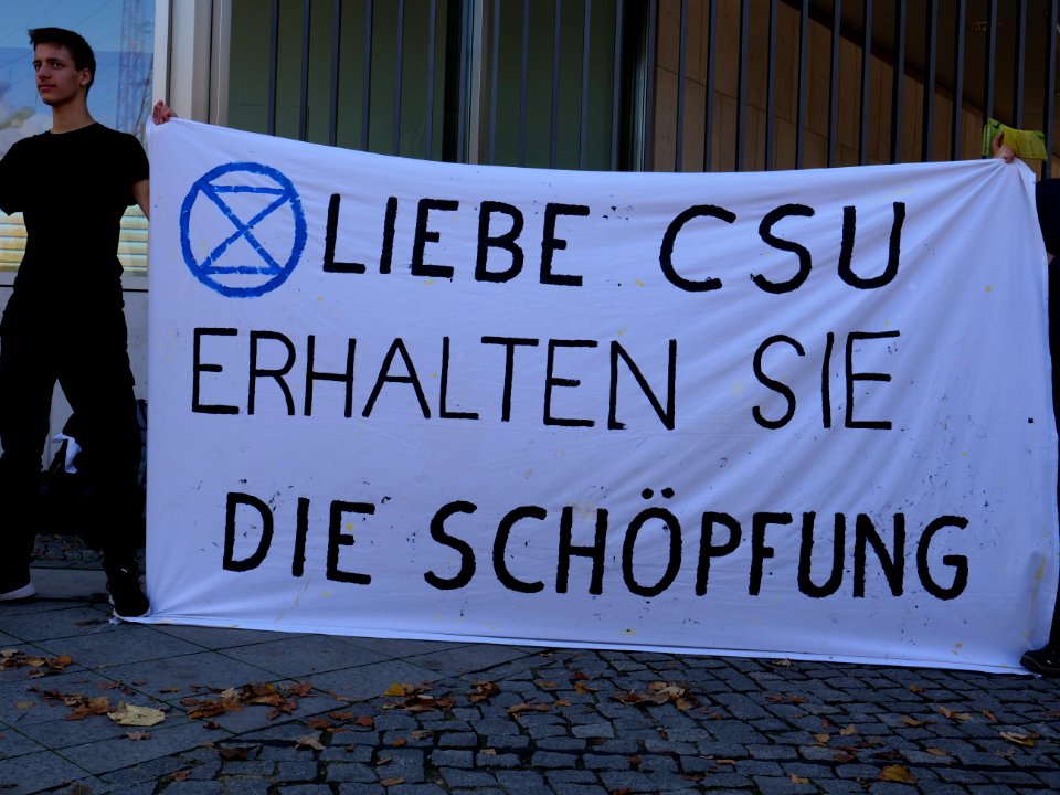 Extinction Rebellion blockade Alt-Moabit 2019-10-12 04
