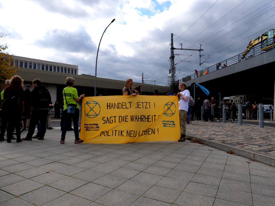 Extinction Rebellion blockade Alt-Moabit 2019-10-12 29