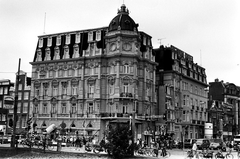 Exterieur Victoria Hotel in Amsterdam na restauratie, Bestanddeelnr 930-8614