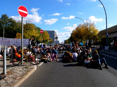 Extinction Rebellion blockade Alt-Moabit 2019-10-12 10