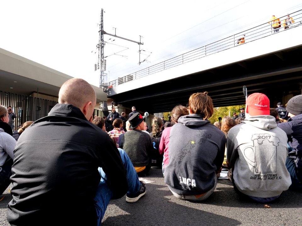 Extinction Rebellion blockade Alt-Moabit 2019-10-12 24