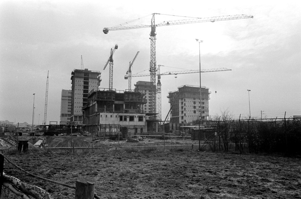 Exterieurs in aanbouw zijnde Bijlmerbajes, Bestanddeelnr 928-8881