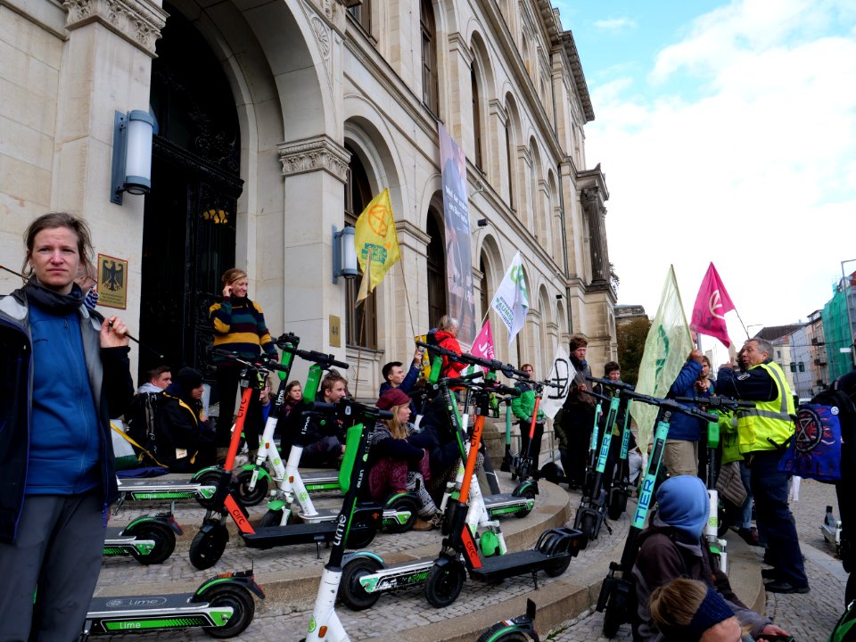 Extinction Rebellion blockade BMVI 2019-10-10 12