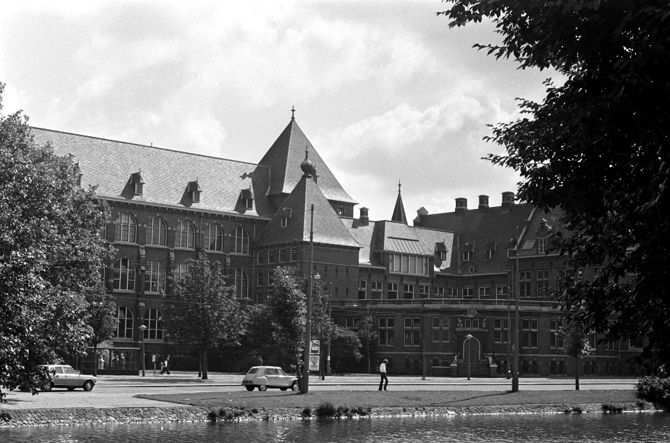 Exterieurs Koninklijk Instituut voor de Tropen, Amsterdam, Bestanddeelnr 926-5667