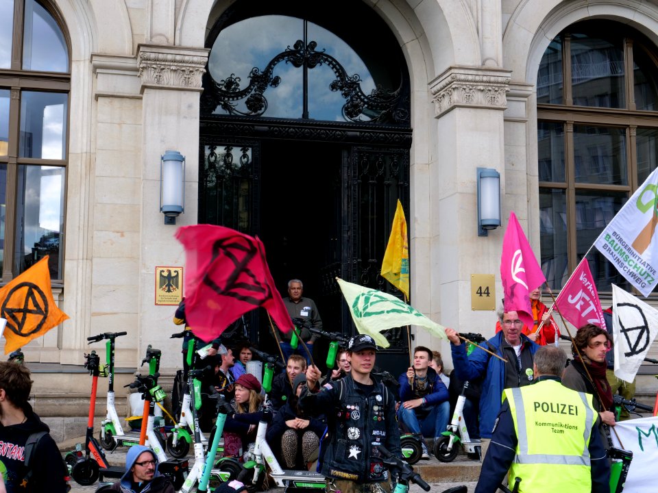 Extinction Rebellion blockade BMVI 2019-10-10 11
