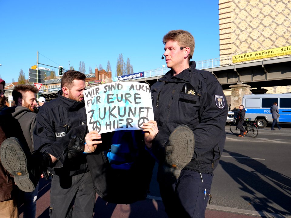 Extinction Rebellion blockade of the Oberbaumbrücke 52