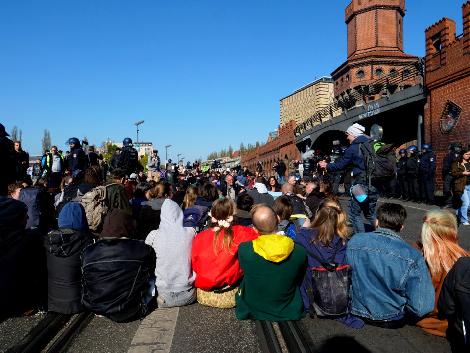 Extinction Rebellion blockade of the Oberbaumbrücke 10