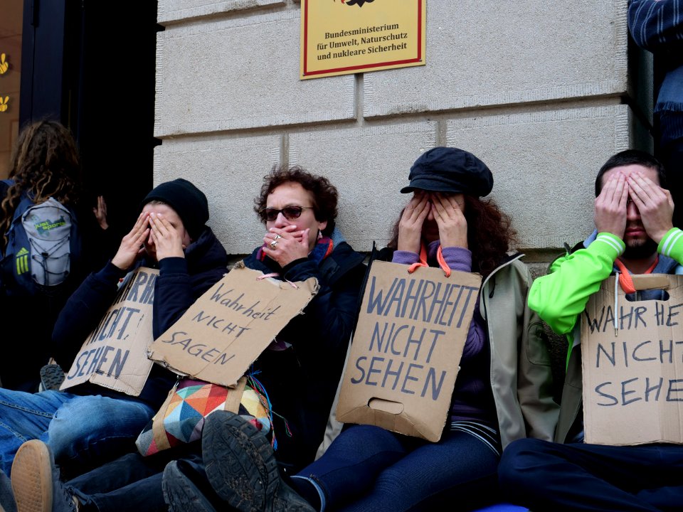 Extinction Rebellion blockade BMU 2019-10-10 18