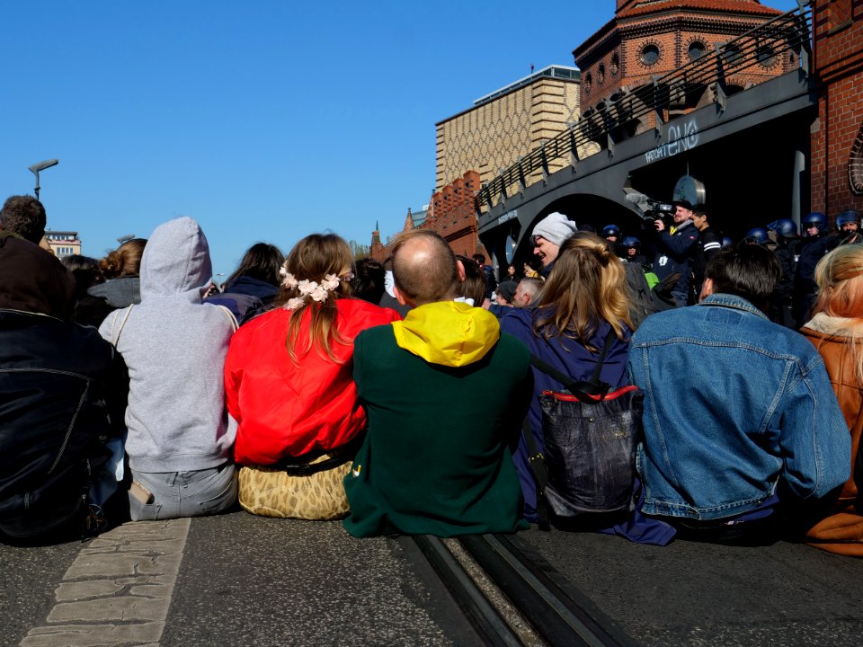 Extinction Rebellion blockade of the Oberbaumbrücke 08