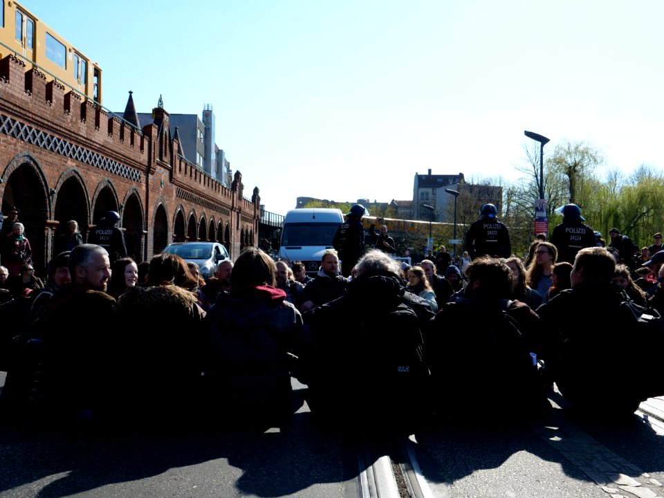 Extinction Rebellion blockade of the Oberbaumbrücke 06