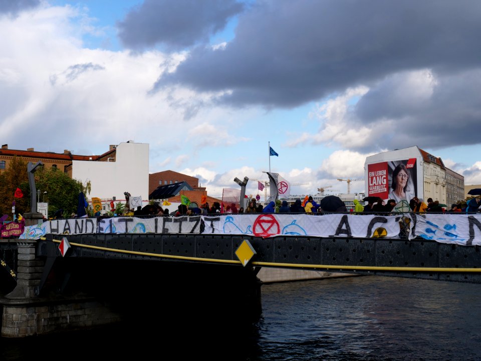 Extinction Rebellion blockade Marschallbrücke 2019-10-10 23