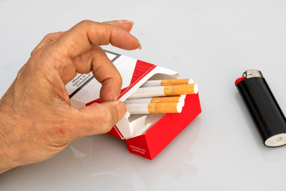 Hand finger with finger wegschnipsen