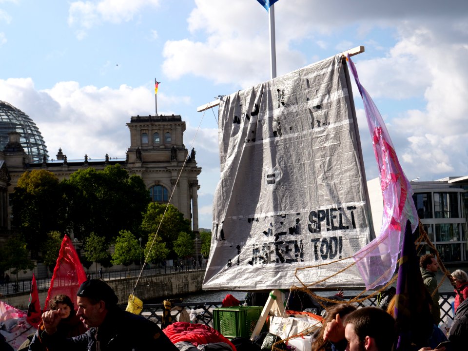 Extinction Rebellion blockade Marschallbrücke 2019-10-10 18