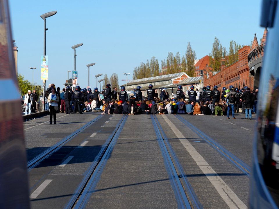 Extinction Rebellion blockade of the Oberbaumbrücke 39