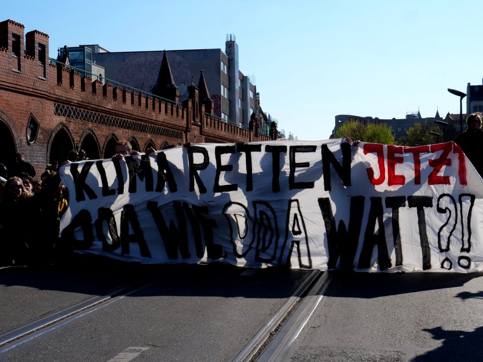 Extinction Rebellion blockade of the Oberbaumbrücke 02