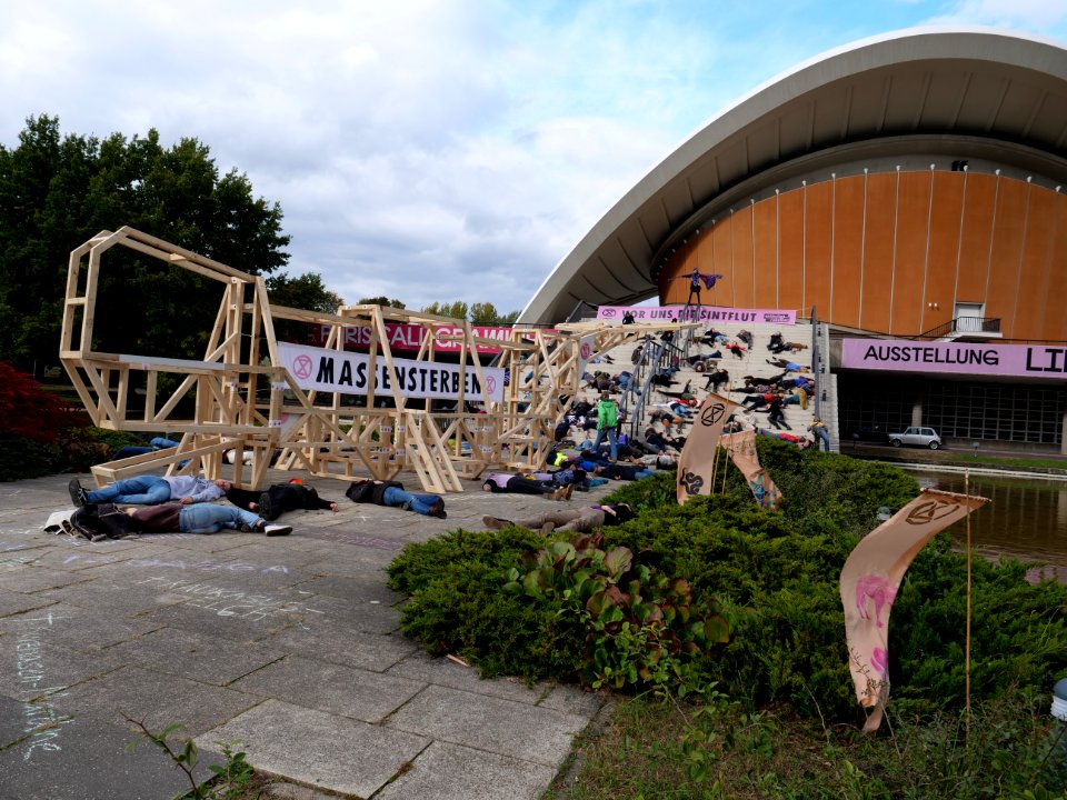 Extinction Rebellion action in front of Kongresshalle Berlin 09