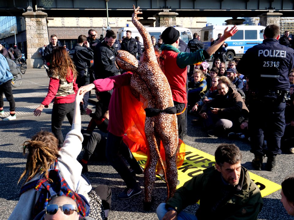 Extinction Rebellion blockade of the Oberbaumbrücke 29