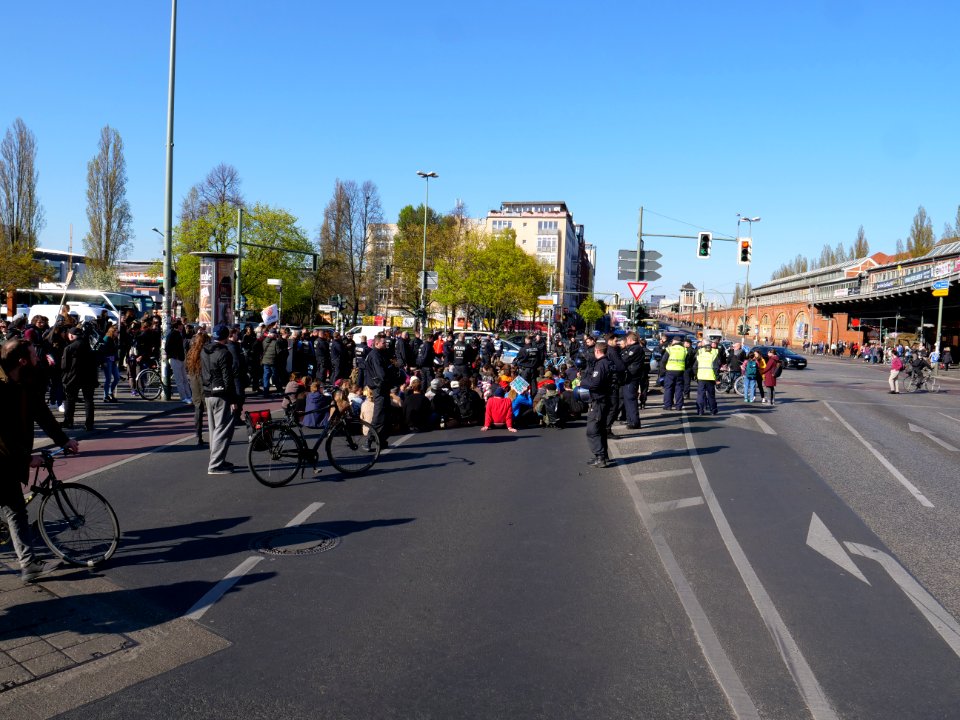 Extinction Rebellion blockade of the Oberbaumbrücke 38