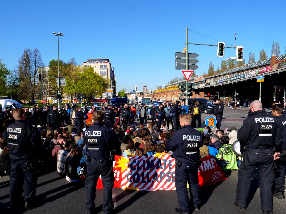 Extinction Rebellion blockade of the Oberbaumbrücke 26
