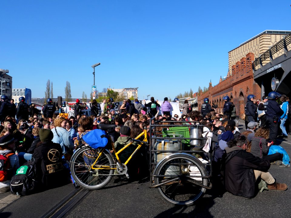 Extinction Rebellion blockade of the Oberbaumbrücke 23