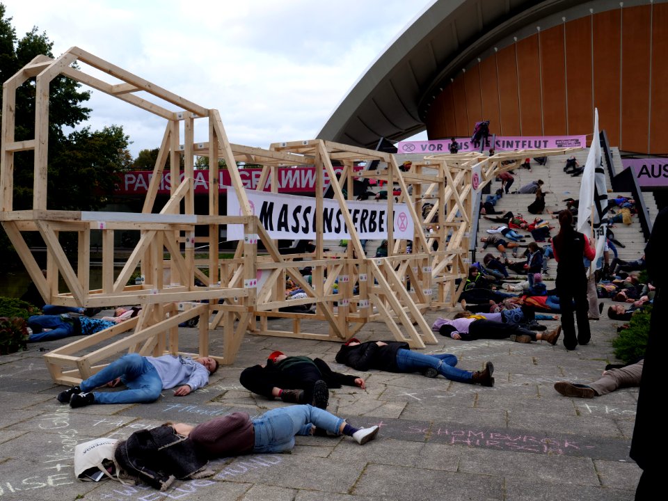 Extinction Rebellion action in front of Kongresshalle Berlin 04
