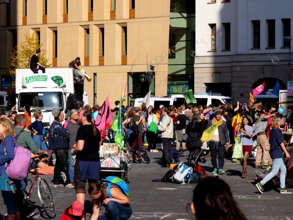 Extinction Rebellion blockade Stresemannstraße 2019-10-13 17