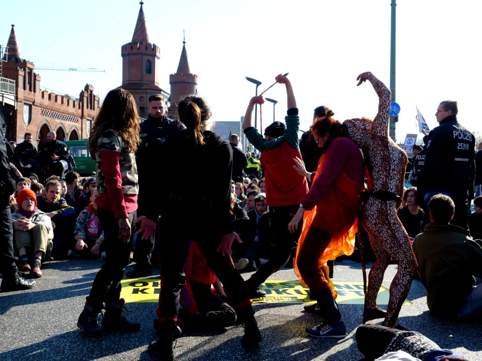 Extinction Rebellion blockade of the Oberbaumbrücke 33