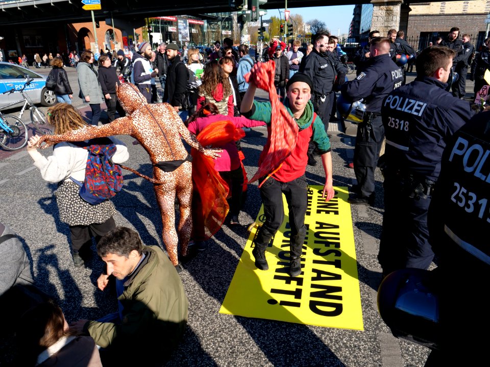 Extinction Rebellion blockade of the Oberbaumbrücke 31