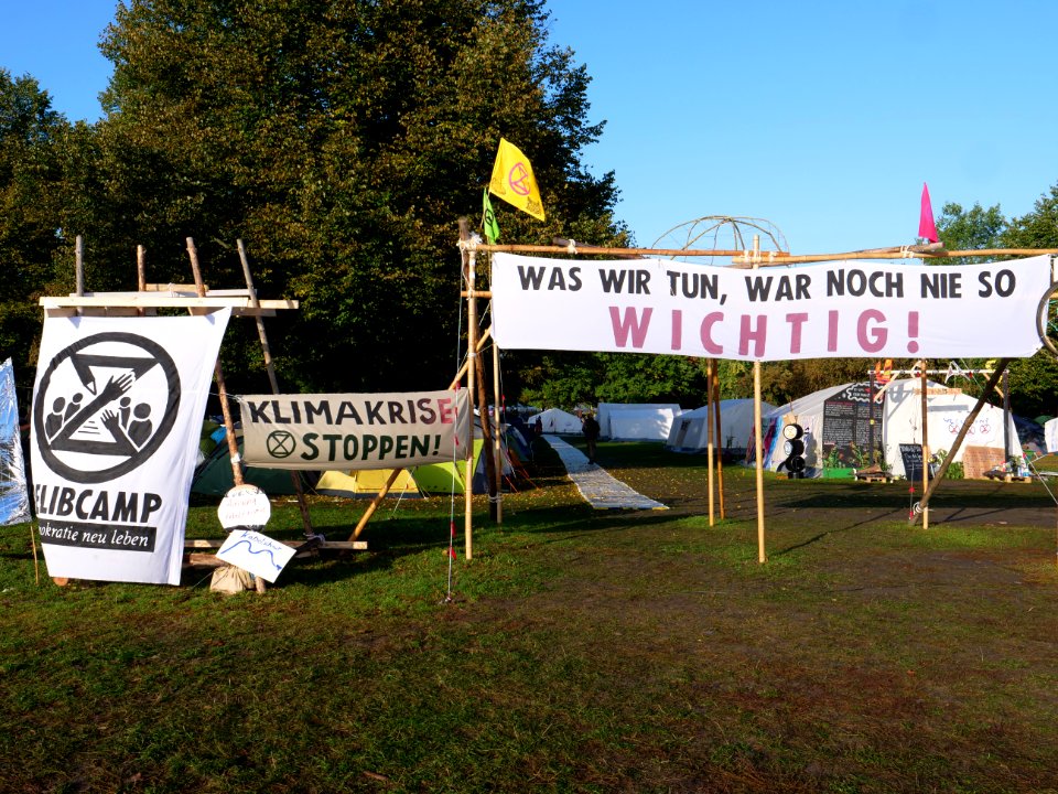 Extinction Rebellion camp Berlin entrance 02