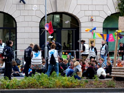Extinction Rebellion blockade Stresemannstraße 2019-10-13 15
