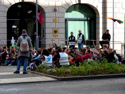Extinction Rebellion blockade Stresemannstraße 2019-10-13 06