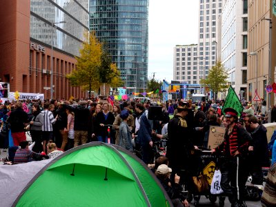 Extinction Rebellion blockade Stresemannstraße 2019-10-12 10