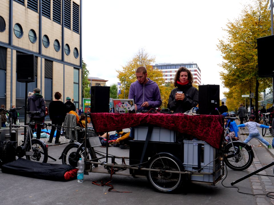 Extinction Rebellion blockade Stresemannstraße 2019-10-12 08