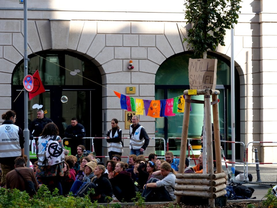 Extinction Rebellion blockade Stresemannstraße 2019-10-13 12