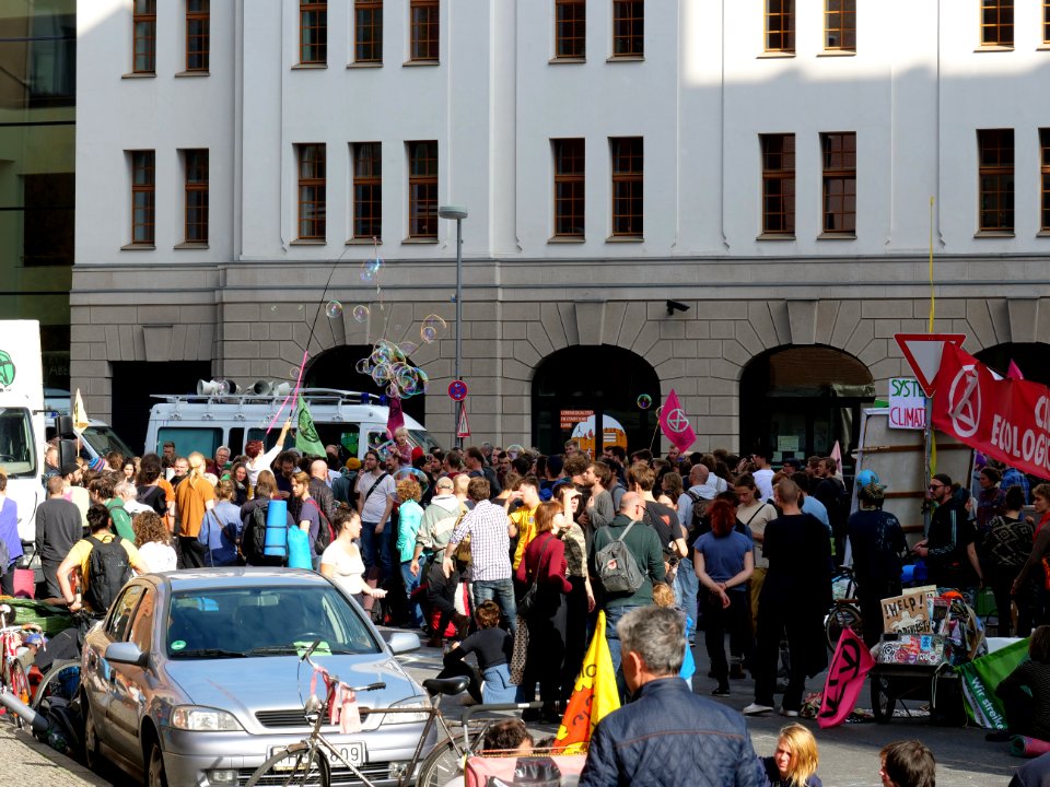 Extinction Rebellion blockade Stresemannstraße 2019-10-13 03