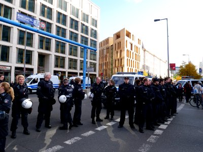 Extinction Rebellion blockade Stresemannstraße 2019-10-13 01