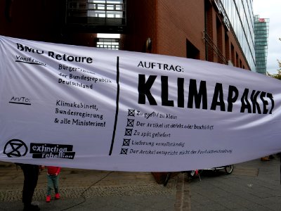 Extinction Rebellion blockade Stresemannstraße 2019-10-12 03
