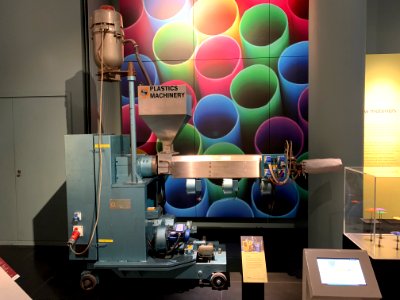 Extruder for producing plastic bottles, photo 1
