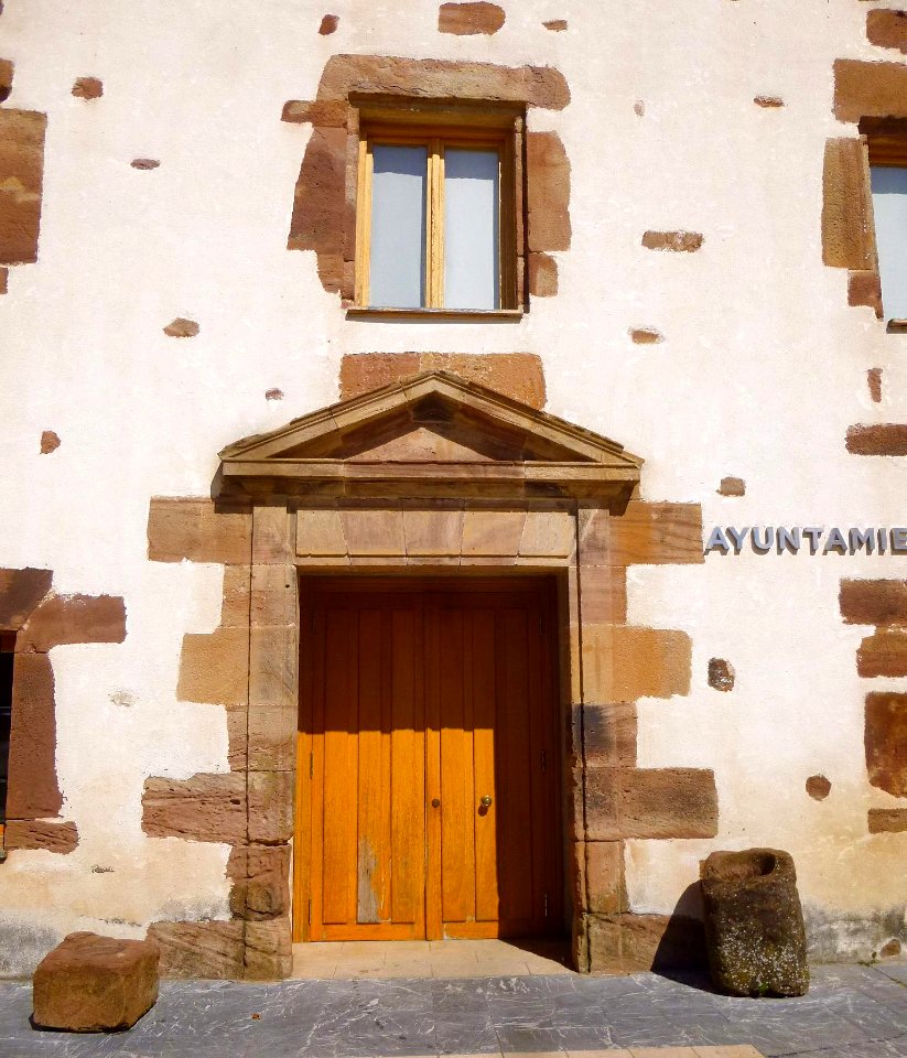 Ezcaray - Ayuntamiento (antigua Real Fábrica de Paños) 02