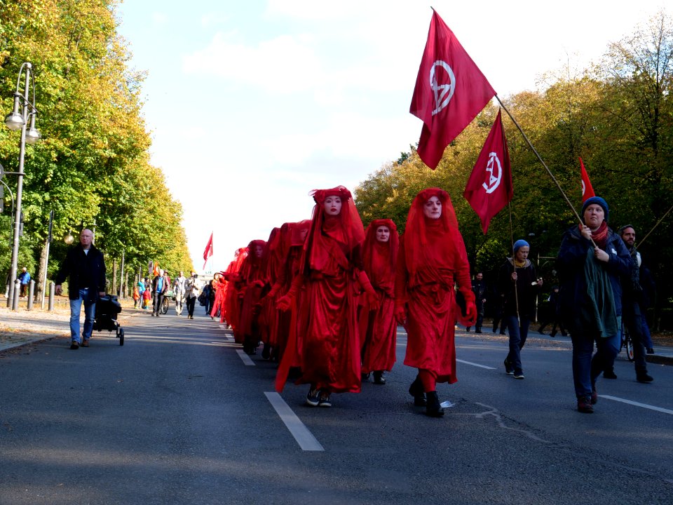 Extinction Rebellion Week Berlin Red Rebel Brigade on the Straße des 17. Juni 2019-10-07 03