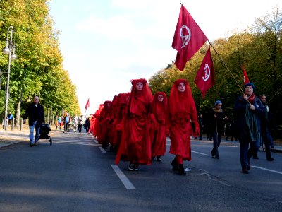 Extinction Rebellion Week Berlin Red Rebel Brigade on the Straße des 17. Juni 2019-10-07 03