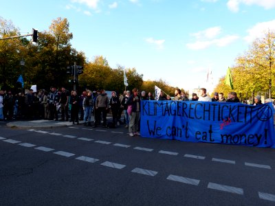 Extinction Rebellion swarming Ebertstraße 2019-10-07 03