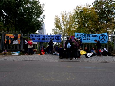 Extinction Rebellion blockade Reuter power plant 2019-10-11 02