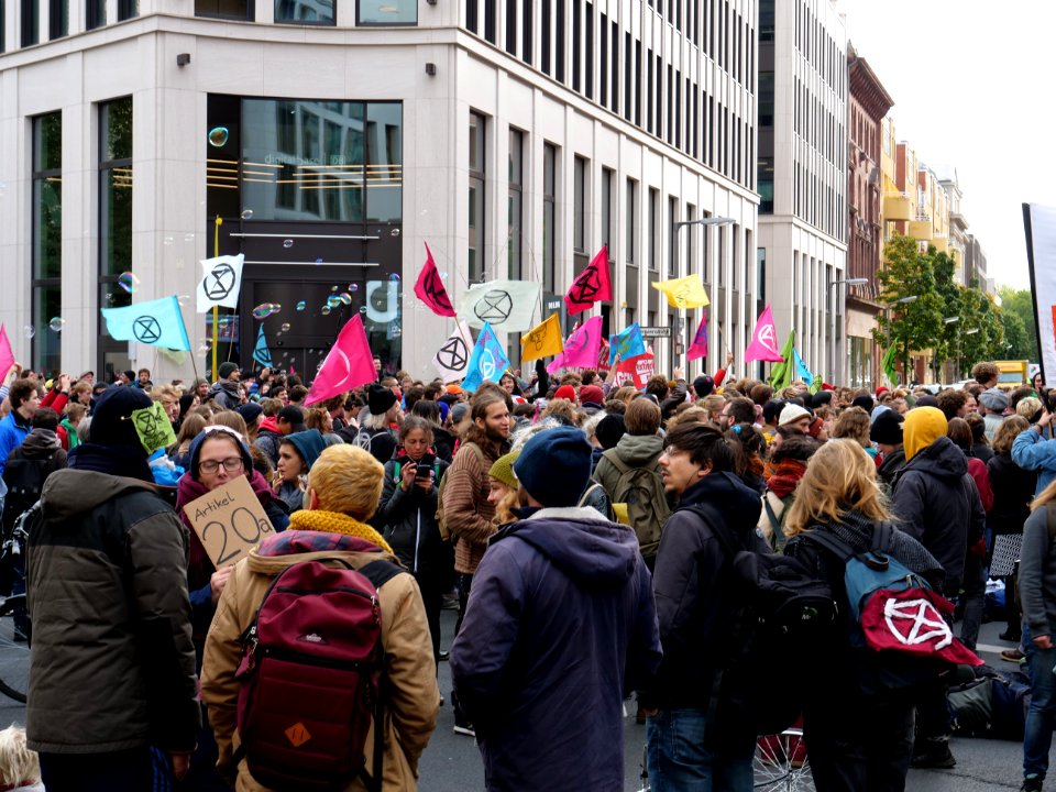 Extinction Rebellion blockade Stresemannstraße 2019-10-11 03