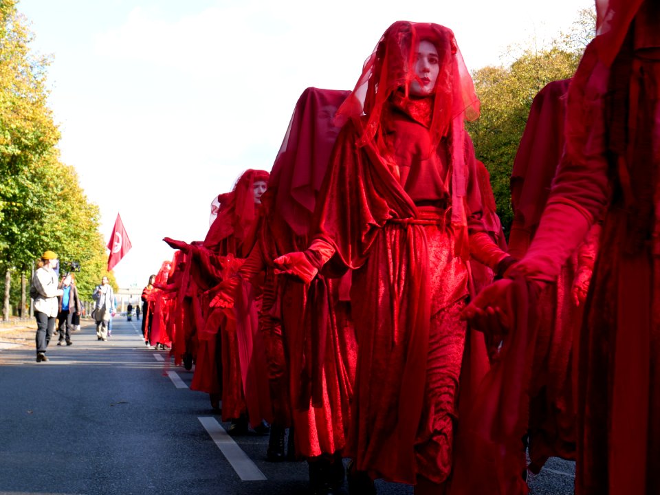 Extinction Rebellion Week Berlin Red Rebel Brigade on the Straße des 17. Juni 2019-10-07 05