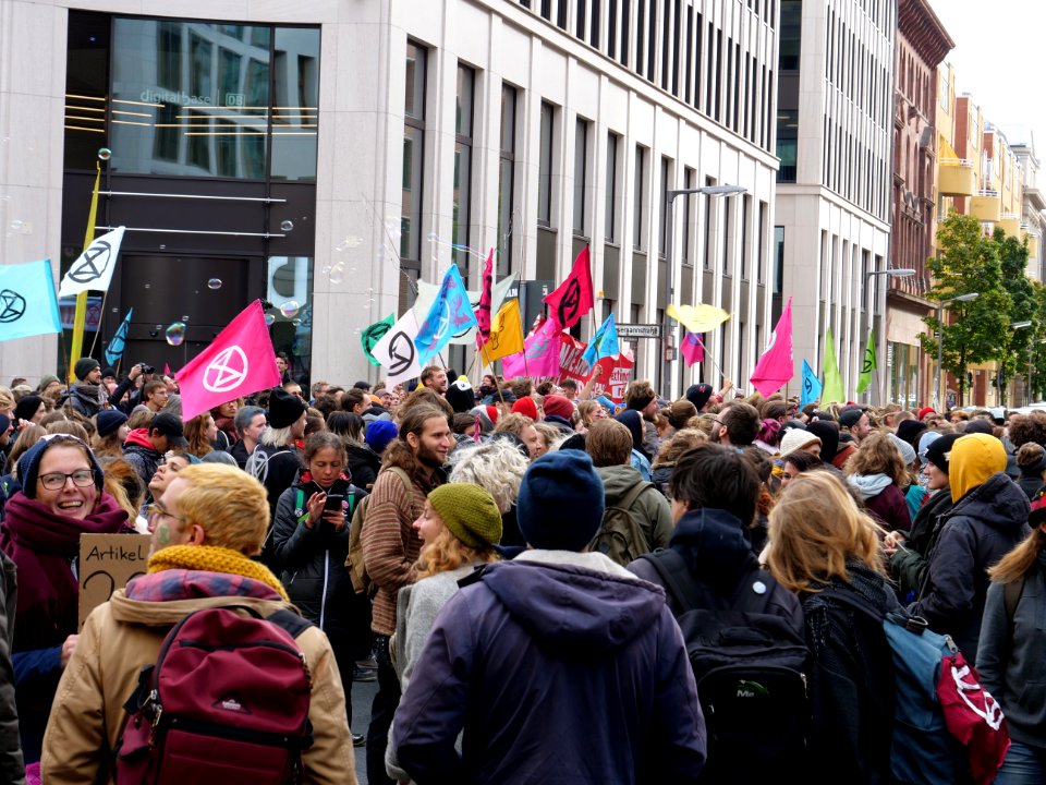 Extinction Rebellion blockade Stresemannstraße 2019-10-11 04
