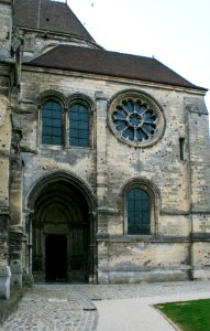 External detail of Cathédrale Notre-Dame de Noyon, 2007-05-06-01