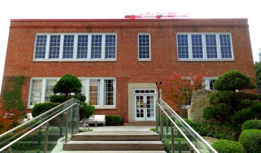 Exterior view - The Ann and Gabriel Barbier-Mueller Museum - DSC05443
