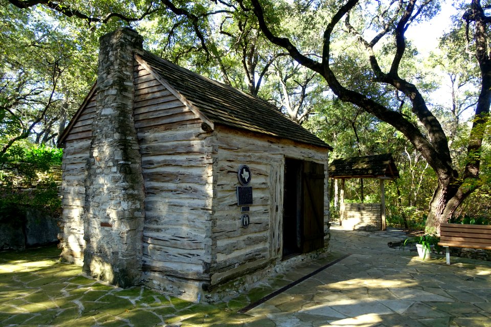 Exterior view - Swedish Log Cabin - Zilker Botanical Garden - Austin, Texas - DSC08800