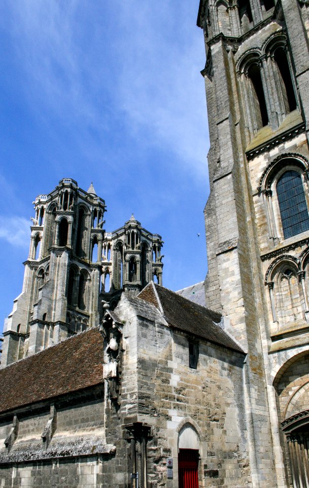 External view of the Laon cathedral 2007-05-06-09